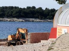 Radovi na primoštenskim plažama