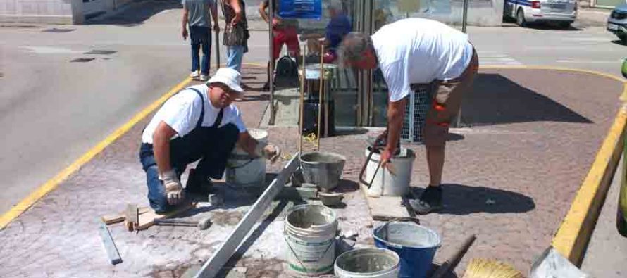 Postavljanje reklamnih panoa i vitrina u Primoštenu