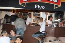 Kafići, restorani i dućani  od danas mogu raditi do 22 sata