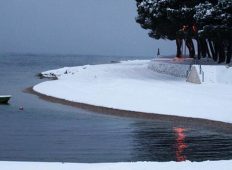 FOTO ARHIV: Sjećate li se snijega u Primoštenu 2012. ?!