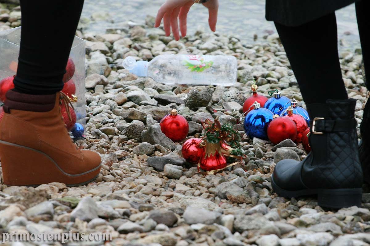 Kike Curavić sa roniocima postavio božićnu jelku u primoštensko more