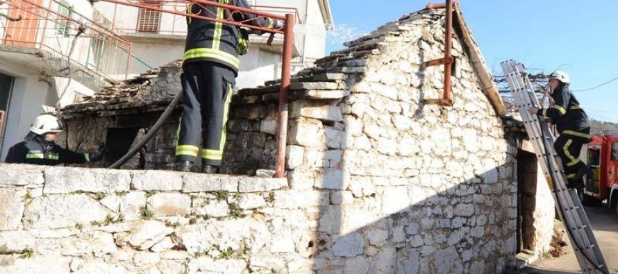 Požar u Širokama: Vatra progutala pušnicu u primoštenskom zaleđu