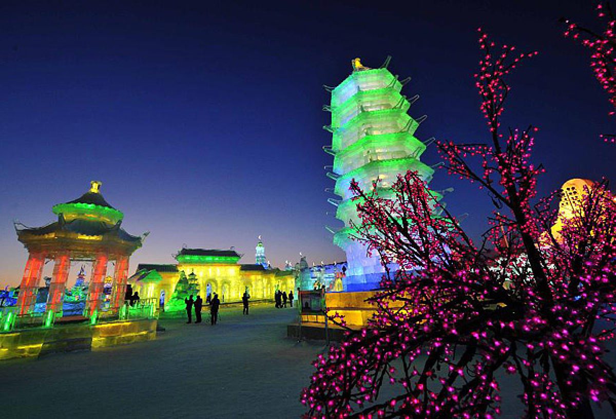 Harbin – Ledeni grad: Od snijega i leda napravljene su cijele zgrade, dvorci, labirinti…