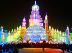 Harbin – Ledeni grad: Od snijega i leda napravljene su cijele zgrade, dvorci, labirinti…