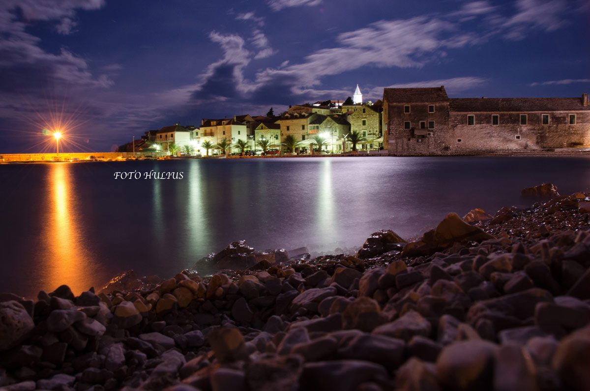 Prekrasne fotografije Primoštena noću