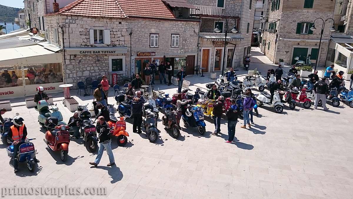 Šibenski “vespaši” i njihovi prijatelji posjetili Primošten
