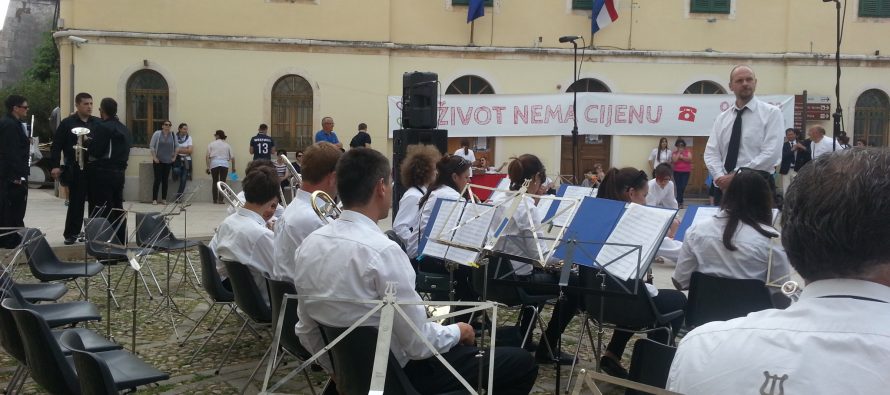 Jedan dan u životu primoštenskog glazbara: Smotra u Skradinu