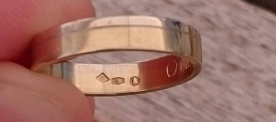 Ola javi se – Pronađen ti je zlatni vjenčani prsten – Ola, we found your wedding ring