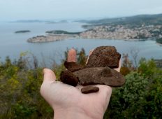 ARHEOLOŠKA ISTRAŽIVANJA PRAPOVIJESNE GRADINE NA  BRDU KREMIK (GAJ)