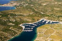 MIT – U zgradi UN-a nema slike primoštenskih vinograda :(