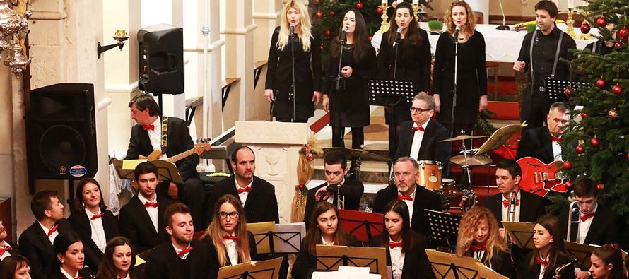 FOTO: Tradicionalni Božićni koncert PO Primošten i gospel zbora The Messengers iz Zagreba