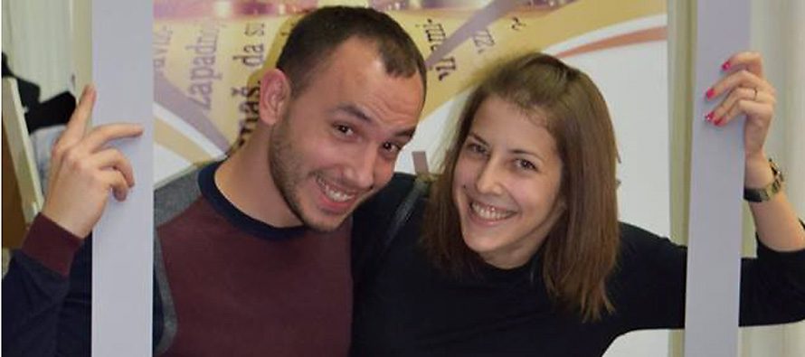 Ane bi se udala !!! “Lajkajte” njezinu fotografiju i na taj način može osvojiti zlatno prstenje ! Sretno mladenci!