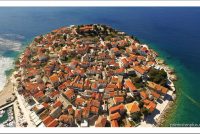 Otkrijte Primošten u 60 minuta besplatna je vođena tura namijenjena svim posjetiteljima koji žele upoznati Primošten na drugačiji način