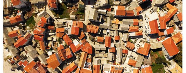 Join us this Thursday for a FREE guided walking tour in English and discover the old town beyond the beach