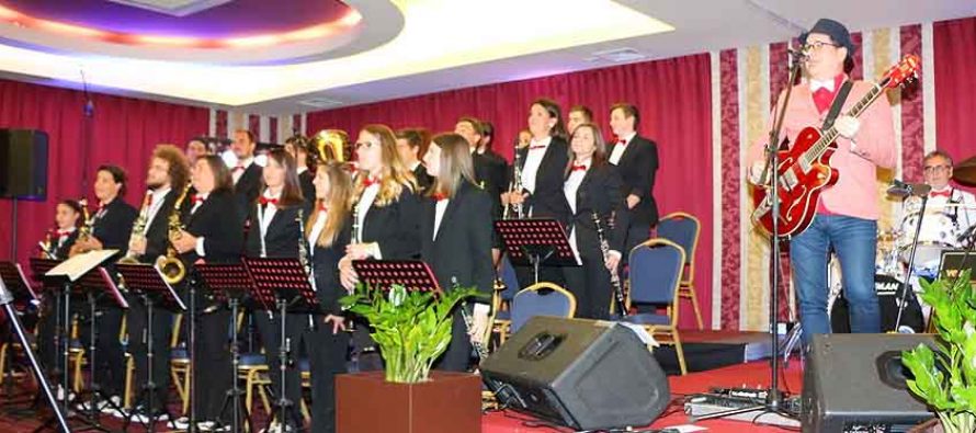 Glazba i Neno Belan u hotelu – Foto/Video
