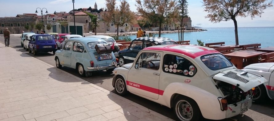 Kiša je stala taman na vrijeme da Primoštenci razgledaju fiće