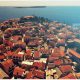 FOTO IZ ZRAKA: Prođirali smo dronom iznad Primoštena i snimili ljetne i vesele boje turizma