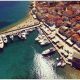 FOTO IZ ZRAKA: Prođirali smo dronom iznad Primoštena i snimili ljetne i vesele boje turizma