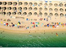 FOTO IZ ZRAKA: Prođirali smo dronom iznad Primoštena i snimili ljetne i vesele boje turizma