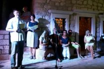 Ispred crkve sv. Roka održana je glazbeno-poetska večer pod nazivom “Zahvalimo Gospodinu”