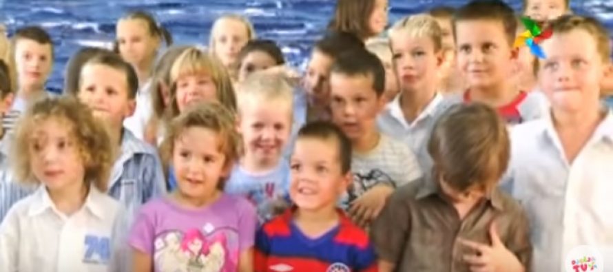VIDEO: Prisjetimo se kako su mali simpatični Primoštenci pjevali o plavom moru