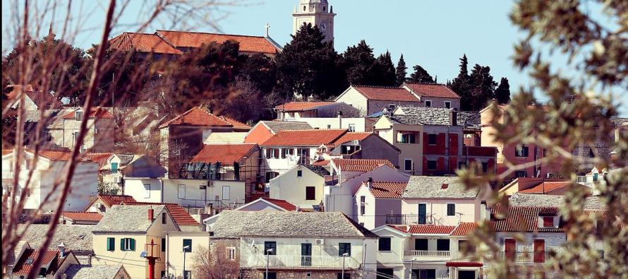 Turistička zajednica Primošten prikuplja podatke o privatnim iznajmljivačima zainteresiranima za cijepljenje protiv bolesti Covid-19