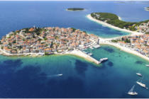 Mlada obitelj traži domaćicu