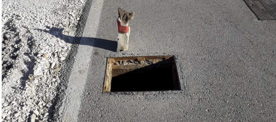 OPREZ, OPASNOST !!! Nestao poklopac šahta na cesti iznad Aurore !!!