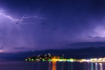 FOTO: Munje obasjale noćno nebo iznad Primoštena