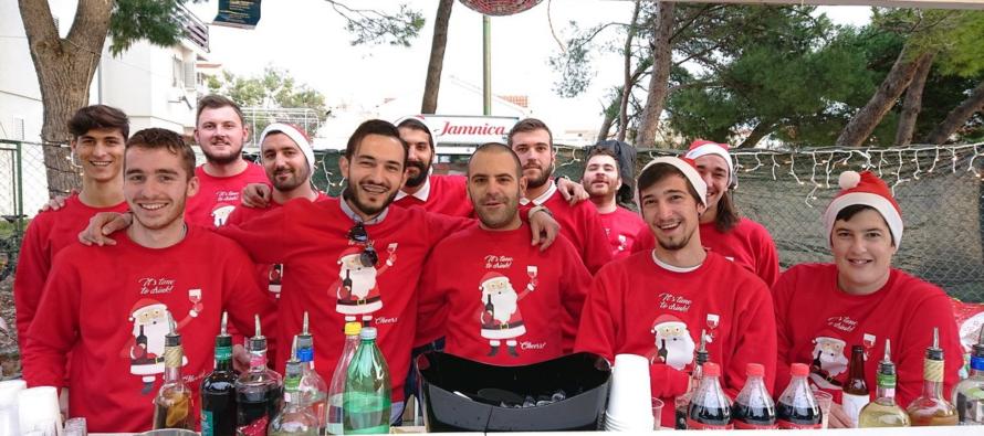 Puknuta ekipa opet nam organizira advent !