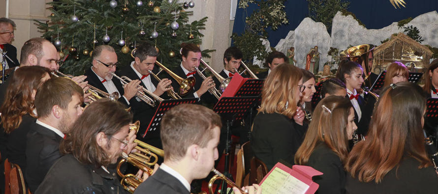 PUHAČKI ORKESTAR PRIMOŠTEN: Božićni koncert u crkvi sv. Jurja