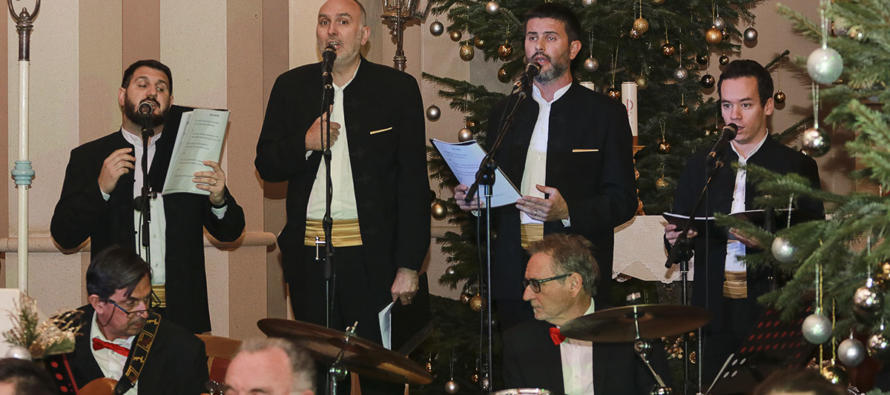 FOTO: Održan božićni koncert Puhačkog orkestra Primošten i klape Kampanel