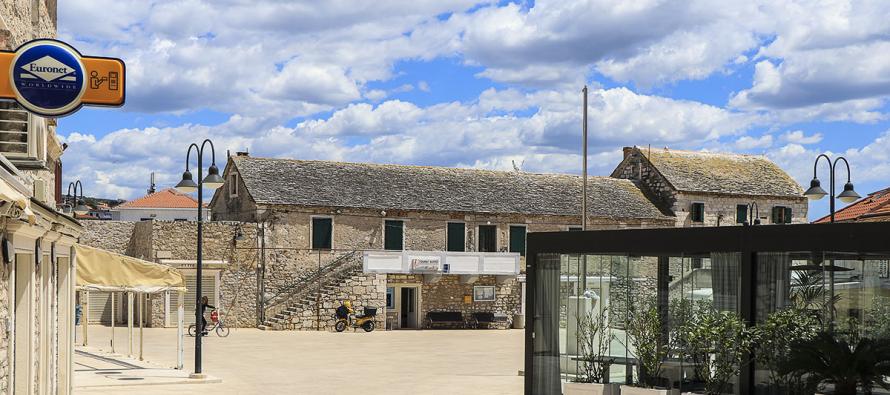 Djelomice, a na većem dijelu Jadrana i pretežno sunčano
