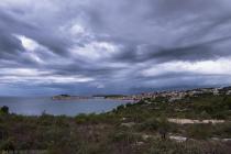 FOTO: Primošten pod tmurnim oblacima