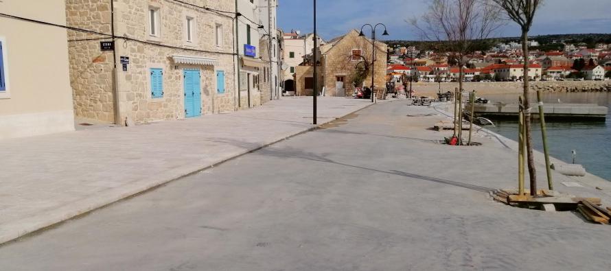 Podakraje dobiva novu podlogu – Postavljaju se kamene ploče