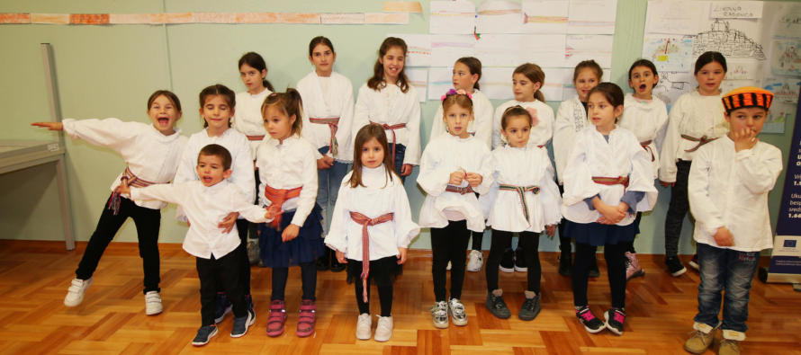 Video – mališani pjevaju i plešu