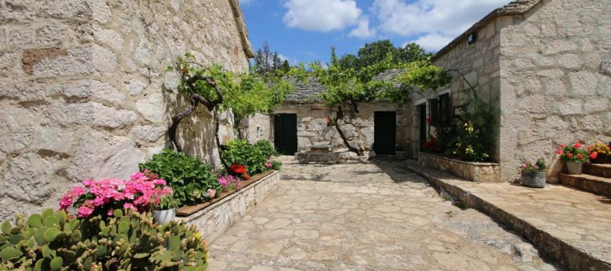 “DANI HRVATSKE KNJIGE” u Jurlinovim dvorima