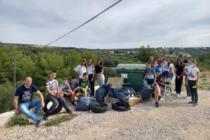 Učenici šestog razreda sudjelovali u akciji čišćenja okoliša škole u sklopu šire akcije “Zelena čistka”