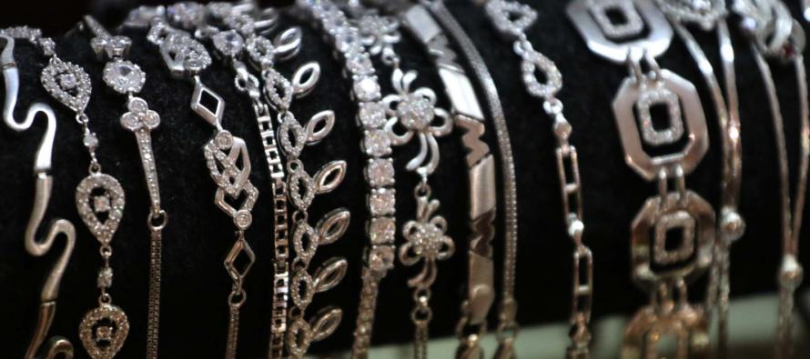 Od ogrlica do narukvica – najnoviji trendovi nakita
