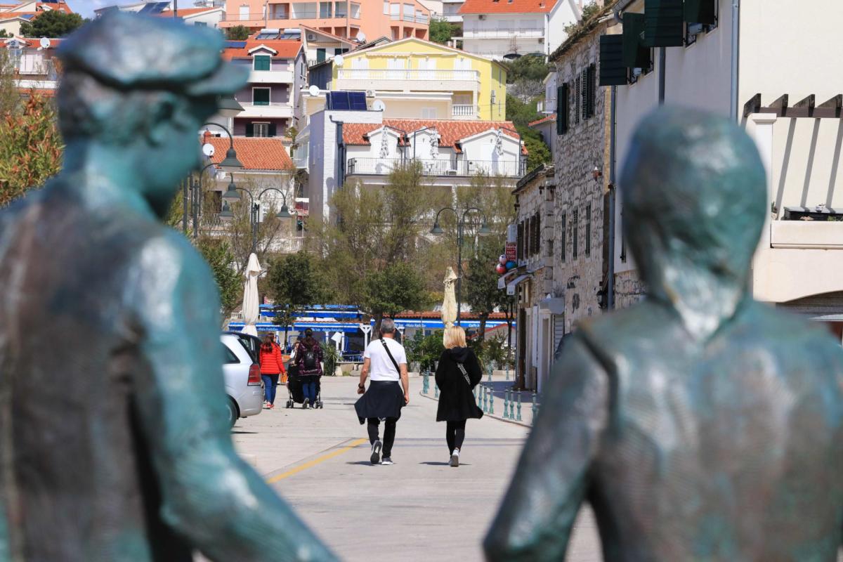 FOTO ĐIRADA PRIMOŠTENOM: Dok je na sjeveru Hrvatske danas pao snijeg, u Primoštenu su bile nešto drugačije vremenske prilike