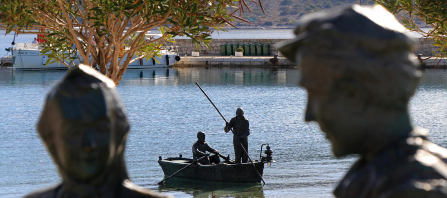 FOTO ĐIR: Spomenici u Primoštenu su neizostavni dio za fotografiranje, a najnoviji sa ribarima već privlači pozornost