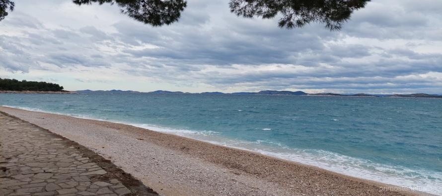 Na većem dijelu Jadrana puhat će jaka bura s olujnim udarima, na sjevernom dijelu i orkanskim
