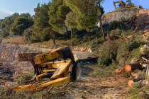 Bager otklizao ispod šetnice u Bilom