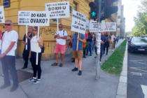 ‘Sprovod‘ pred Vladom: Prosvjed zbog neobnovljenih hotela Marina lučica i Raduča i zatvaranja jedinog hotela Zora