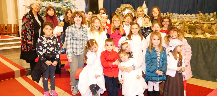 VIDEO – Božićna priredba djece udruge KRČ i klapa CAPOCESTO