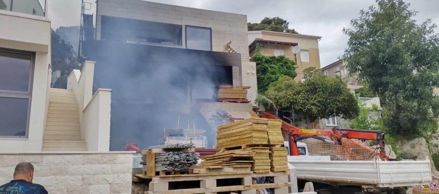 Ugašen požar na kući u Portu