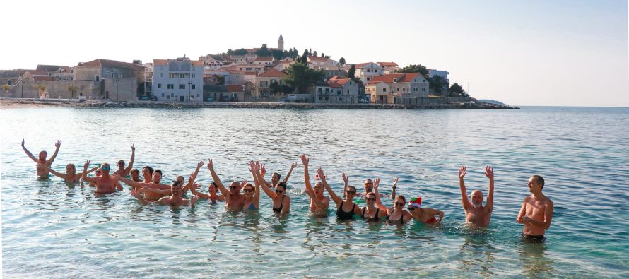 Novogodišnjom banjadom hrabri Primoštenci čestitali svima ulazak u Novu godinu
