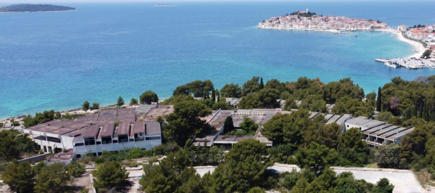 VIDEO – Aerial view – Walkaround : Abandoned Hotel – Resort : Primošten Croatia Hrvatska