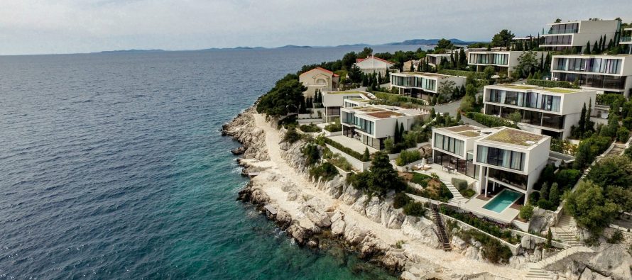 Golden Rays Luxury Resort traži spremačicu i recepcionera/ku za nadolazeću ljetnu sezonu