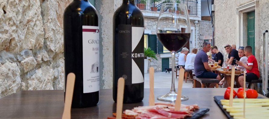 VEČER DALMATINSKOG PRŠUTA U VINARIJI GRACIN četvrtak, 18. 06. u 20:00 h